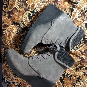 White mountain Wedge boots..8M Dk charcoal